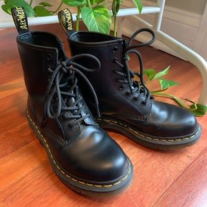 Dr Martens Women’s 1460 Smooth Boots